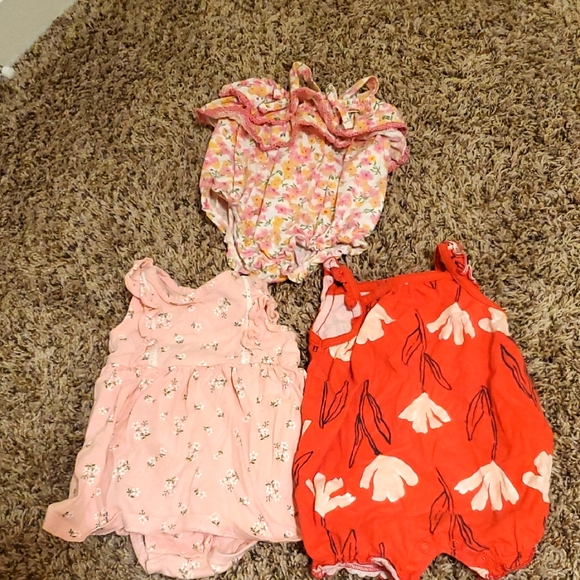 Baby girl 6 month summer onsies - Picture 1 of 1